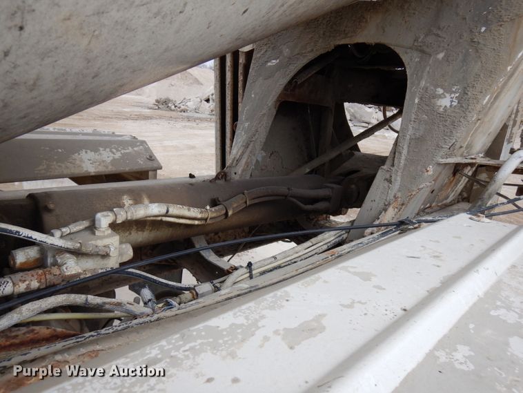 image for item HD9239 1997 Mack RD690S  ready mix truck