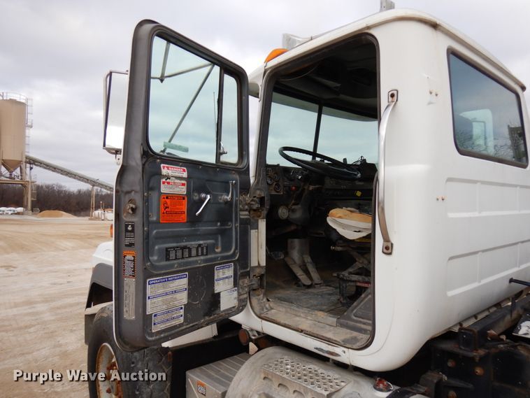 image for item HD9239 1997 Mack RD690S  ready mix truck