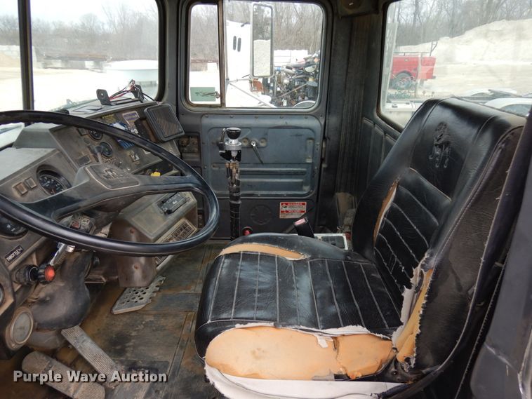 image for item HD9239 1997 Mack RD690S  ready mix truck