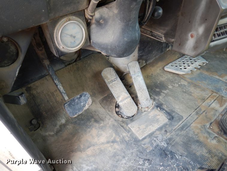 image for item HD9239 1997 Mack RD690S  ready mix truck