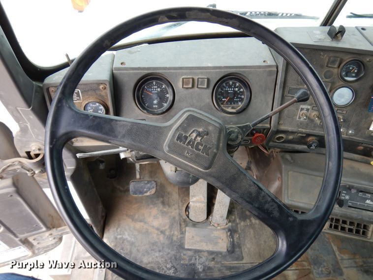 image for item HD9239 1997 Mack RD690S  ready mix truck