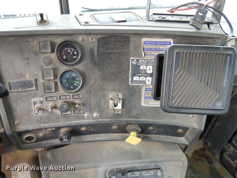 image for item HD9239 1997 Mack RD690S  ready mix truck