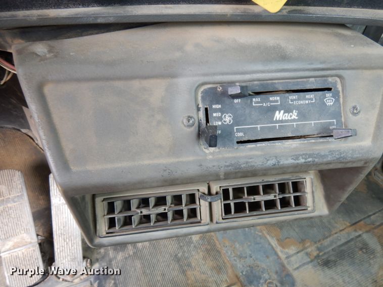 image for item HD9239 1997 Mack RD690S  ready mix truck