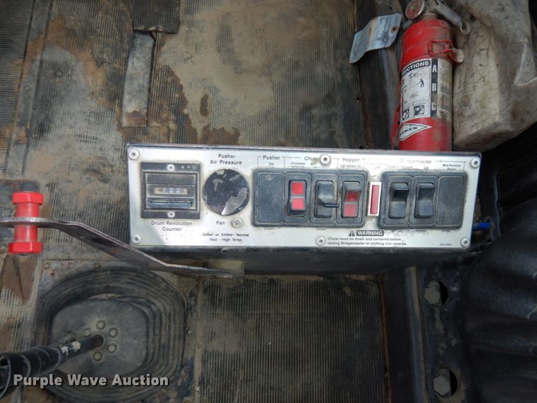 image for item HD9239 1997 Mack RD690S  ready mix truck