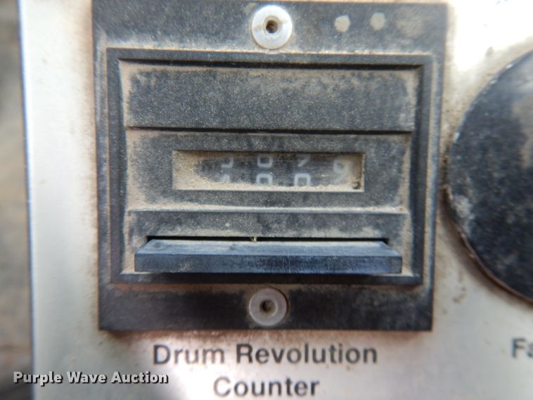 image for item HD9239 1997 Mack RD690S  ready mix truck