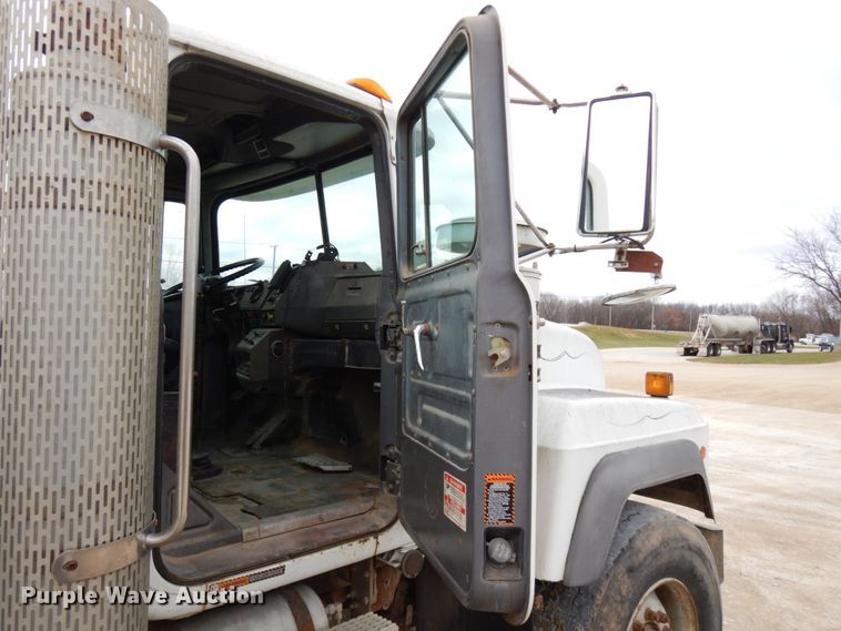 image for item HD9239 1997 Mack RD690S  ready mix truck