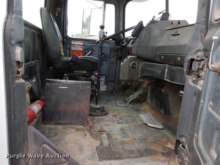 image for item HD9239 1997 Mack RD690S  ready mix truck