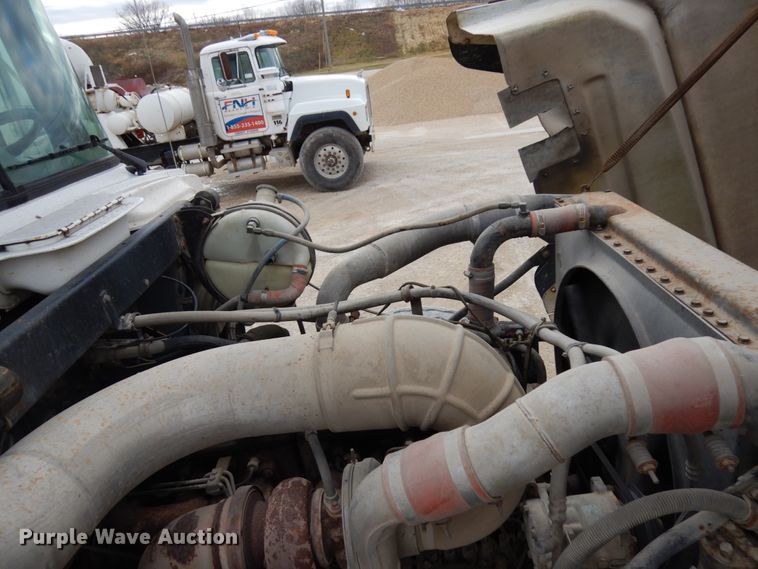 image for item HD9239 1997 Mack RD690S  ready mix truck