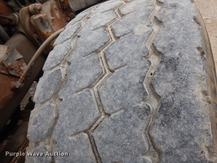 image for item HD9239 1997 Mack RD690S  ready mix truck