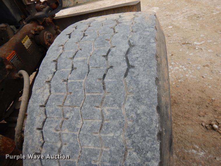 image for item HD9239 1997 Mack RD690S  ready mix truck