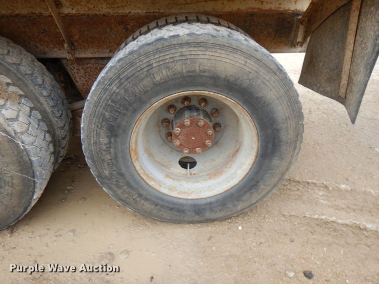 image for item HD9239 1997 Mack RD690S  ready mix truck