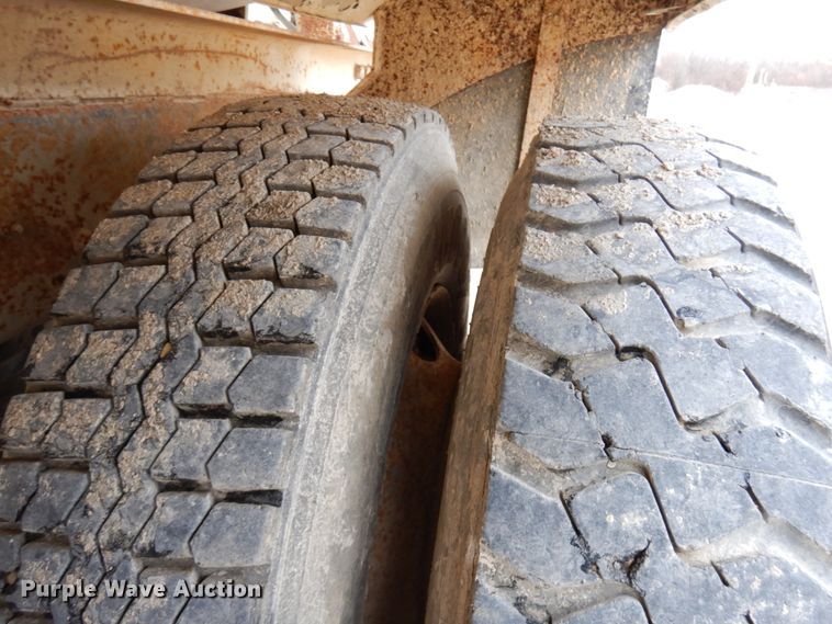 image for item HD9239 1997 Mack RD690S  ready mix truck