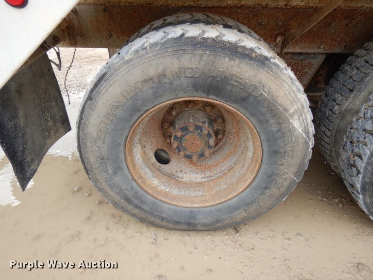 image for item HD9239 1997 Mack RD690S  ready mix truck