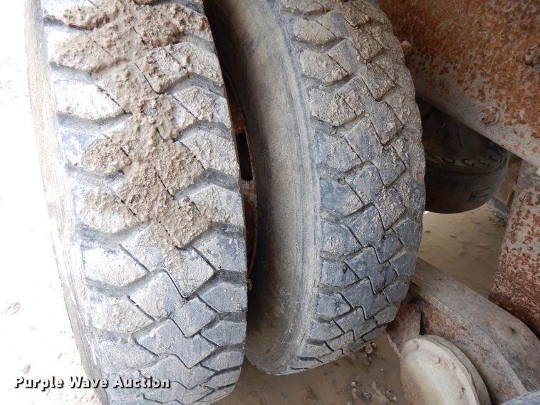 image for item HD9239 1997 Mack RD690S  ready mix truck