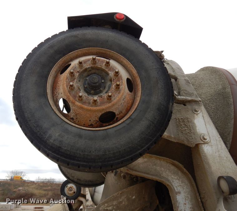 image for item HD9239 1997 Mack RD690S  ready mix truck