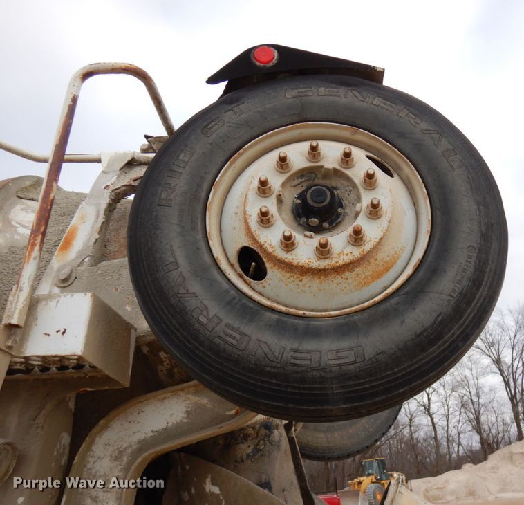 image for item HD9239 1997 Mack RD690S  ready mix truck