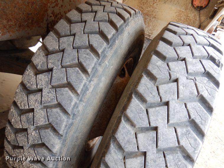 image for item HD9239 1997 Mack RD690S  ready mix truck