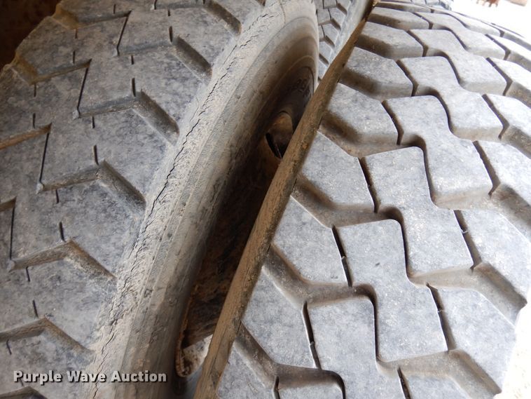 image for item HD9239 1997 Mack RD690S  ready mix truck