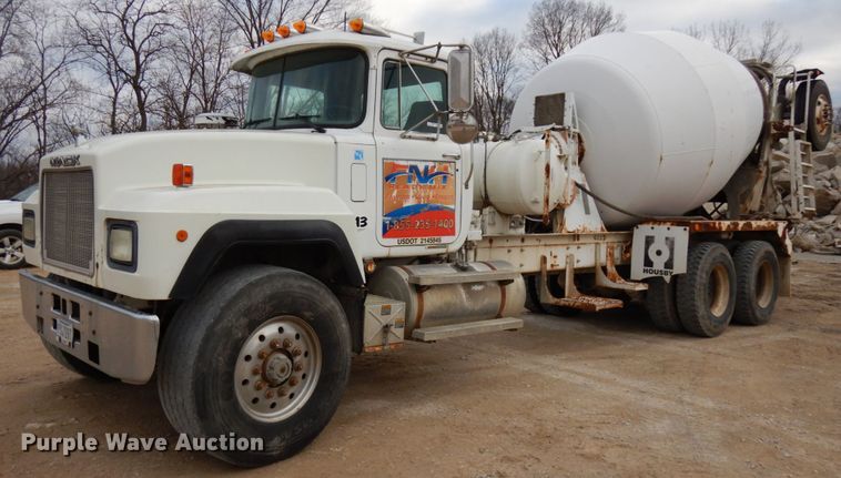 image for item HD9241 1999 Mack RD  ready mix truck