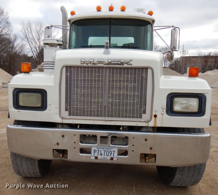 image for item HD9241 1999 Mack RD  ready mix truck
