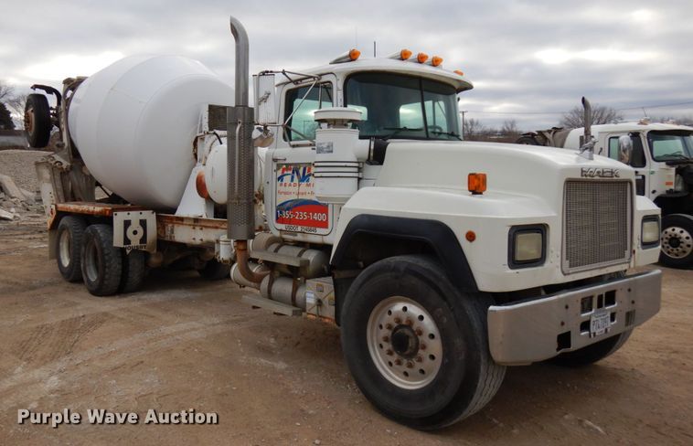 image for item HD9241 1999 Mack RD  ready mix truck