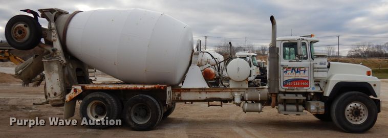 image for item HD9241 1999 Mack RD  ready mix truck