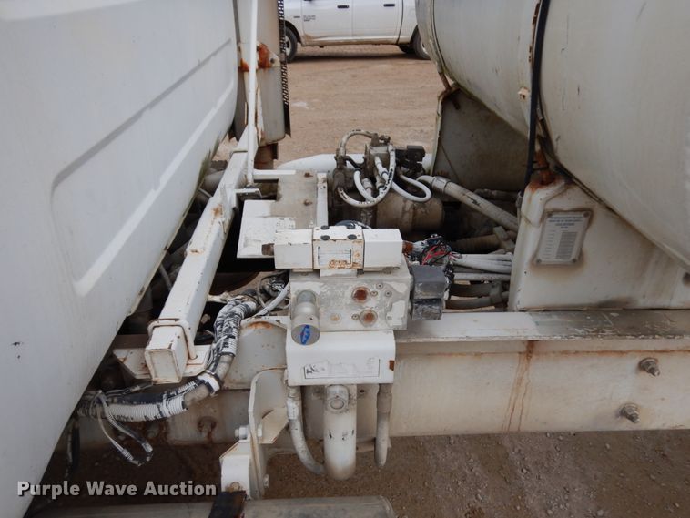 image for item HD9241 1999 Mack RD  ready mix truck