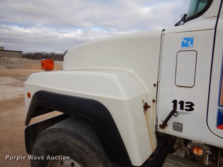 image for item HD9241 1999 Mack RD  ready mix truck