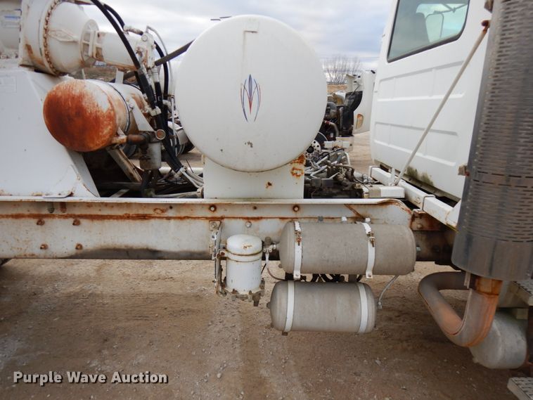 image for item HD9241 1999 Mack RD  ready mix truck