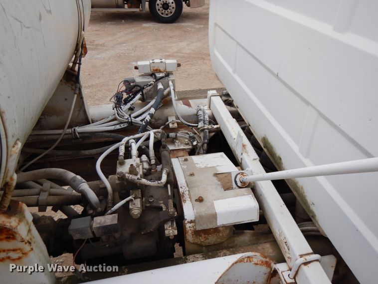 image for item HD9241 1999 Mack RD  ready mix truck