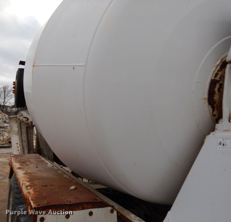 image for item HD9241 1999 Mack RD  ready mix truck