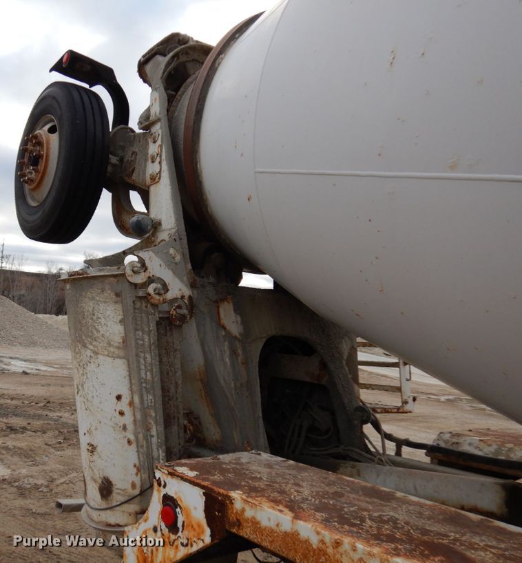 image for item HD9241 1999 Mack RD  ready mix truck