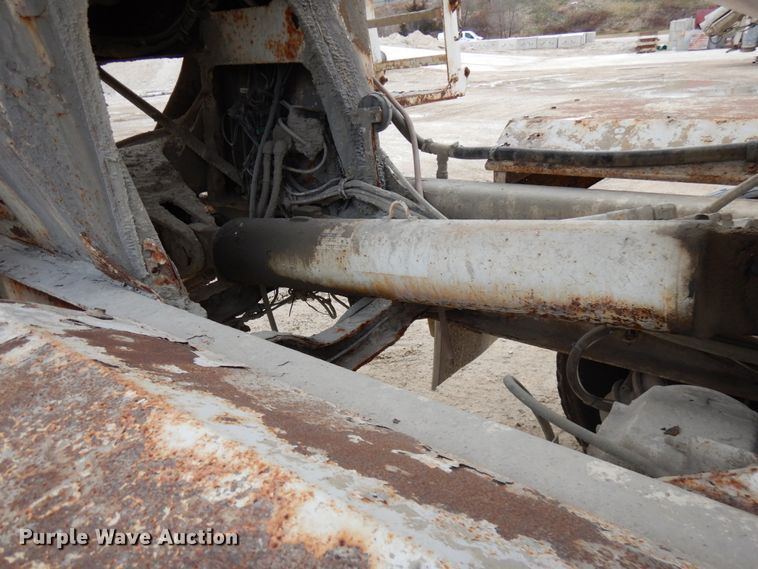 image for item HD9241 1999 Mack RD  ready mix truck