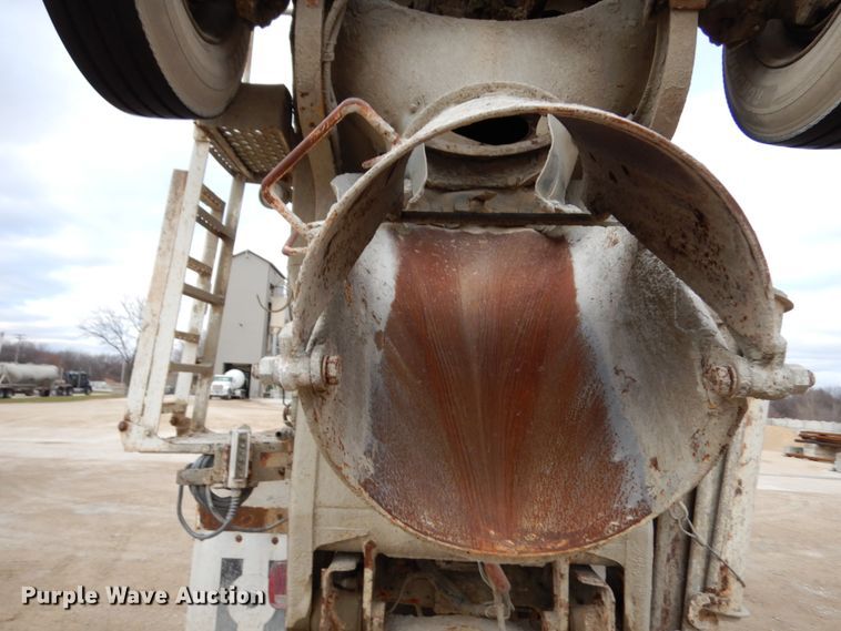 image for item HD9241 1999 Mack RD  ready mix truck