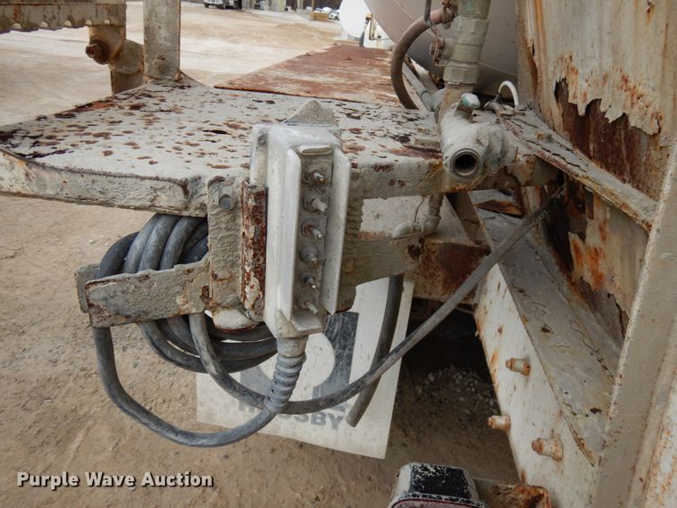 image for item HD9241 1999 Mack RD  ready mix truck