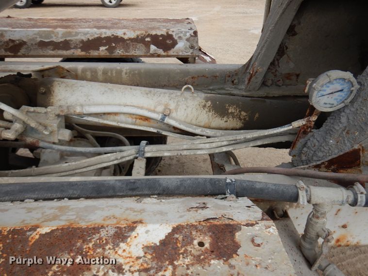 image for item HD9241 1999 Mack RD  ready mix truck