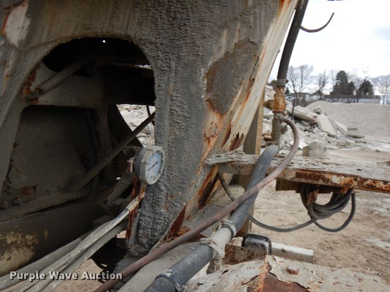 image for item HD9241 1999 Mack RD  ready mix truck