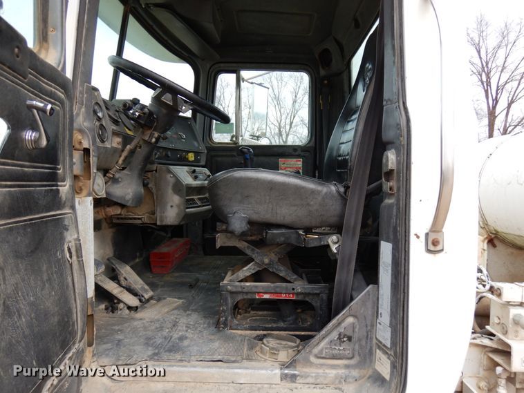 image for item HD9241 1999 Mack RD  ready mix truck