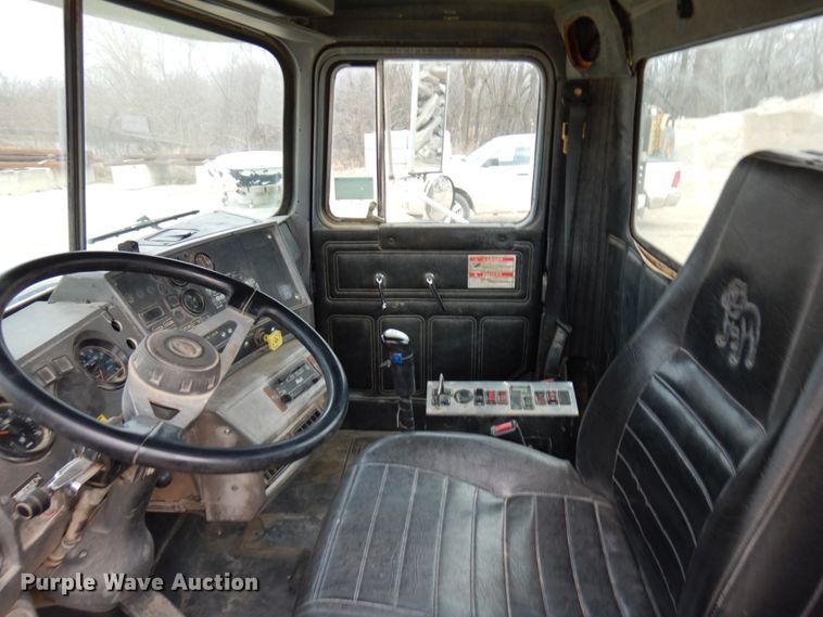 image for item HD9241 1999 Mack RD  ready mix truck