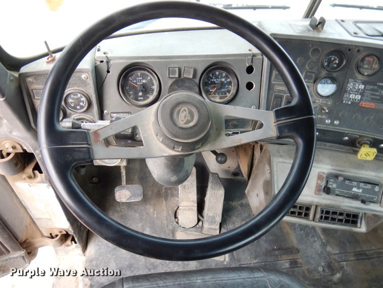 image for item HD9241 1999 Mack RD  ready mix truck