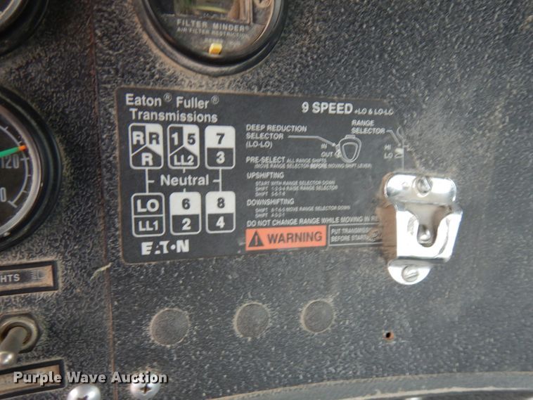 image for item HD9241 1999 Mack RD  ready mix truck