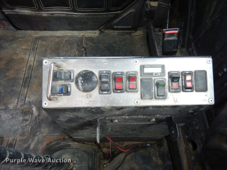 image for item HD9241 1999 Mack RD  ready mix truck