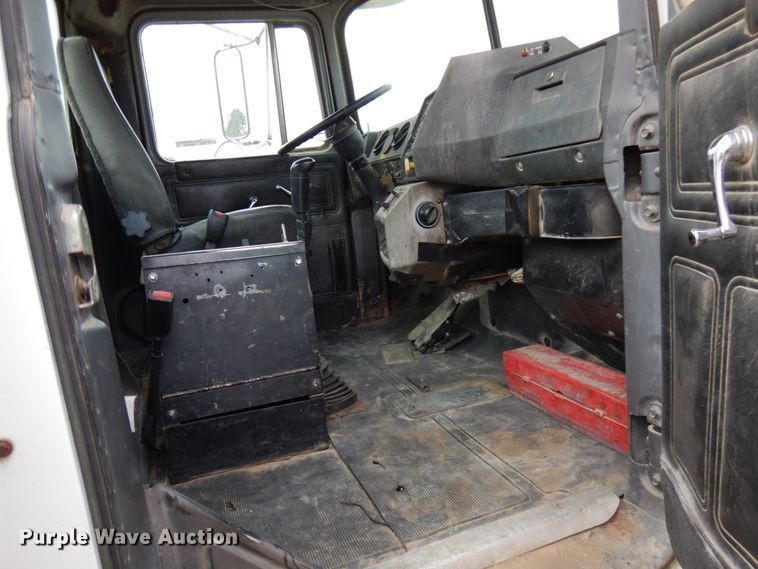 image for item HD9241 1999 Mack RD  ready mix truck