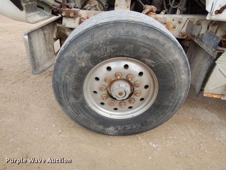 image for item HD9241 1999 Mack RD  ready mix truck