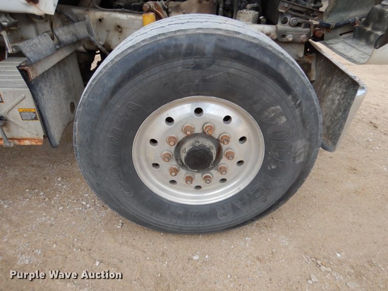 image for item HD9241 1999 Mack RD  ready mix truck