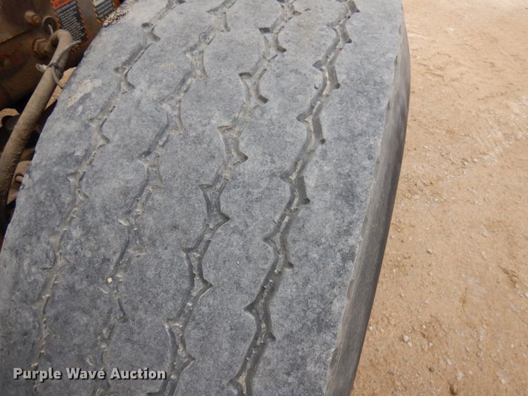 image for item HD9241 1999 Mack RD  ready mix truck