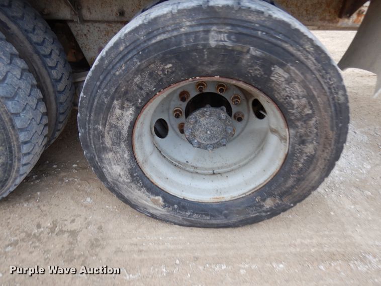 image for item HD9241 1999 Mack RD  ready mix truck