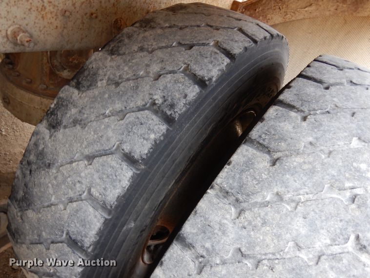 image for item HD9241 1999 Mack RD  ready mix truck