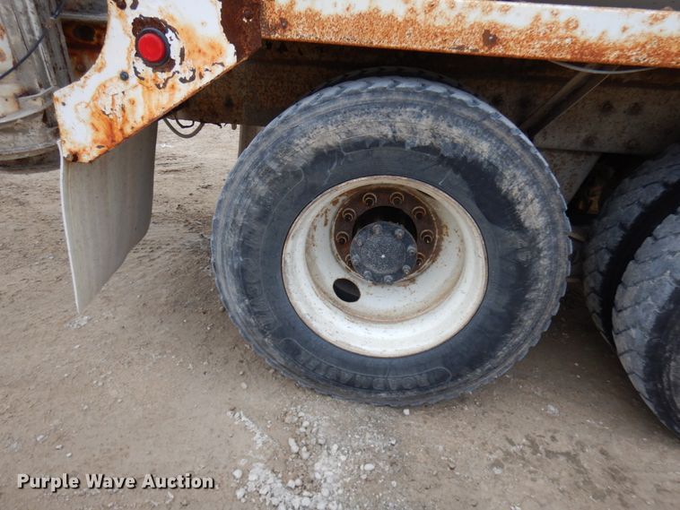 image for item HD9241 1999 Mack RD  ready mix truck