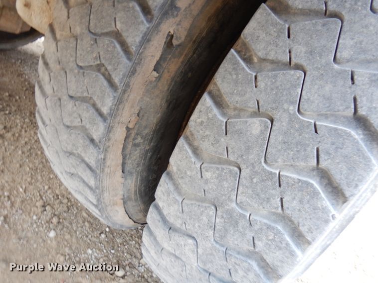 image for item HD9241 1999 Mack RD  ready mix truck